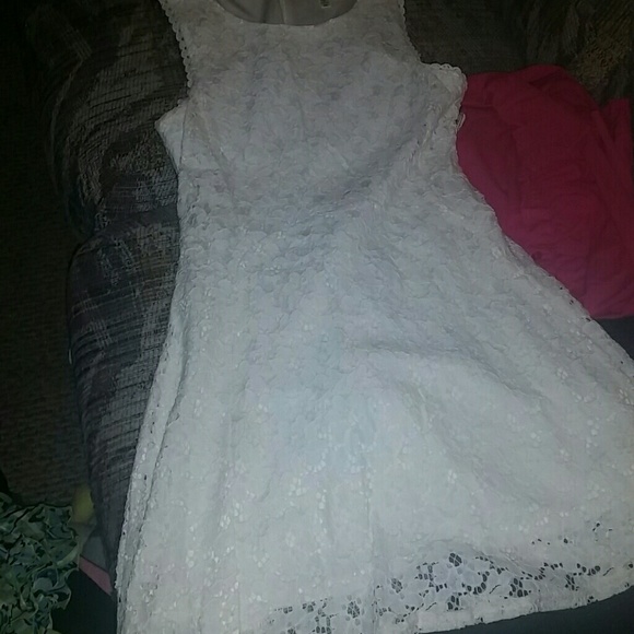 Monteau dress - Picture 3 of 5